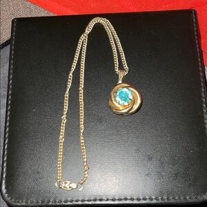 Elegant Gold and Blue Pendant Necklace